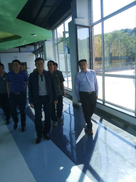 董事长与副市长张景辉一起视察熊猫馆工地