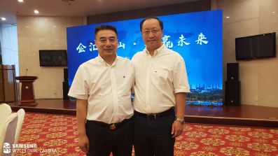 仕龙集团董事长许宝平与中国民族贸易促进会副会长高福合影