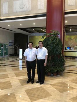 许宝平与中共泰州市委常委张小兵合影