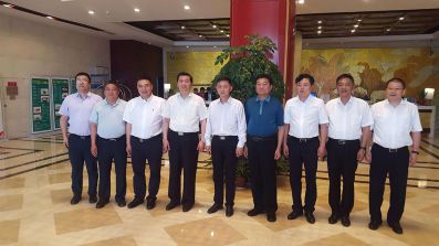 许宝平与沈抚新区领导于扬福一行在泰州市委常委、泰州医药高新区党工委书记张小兵等主任副主任的陪同下参观泰州医药高新区