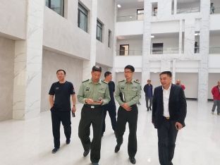 董事长许宝平视察部队工地