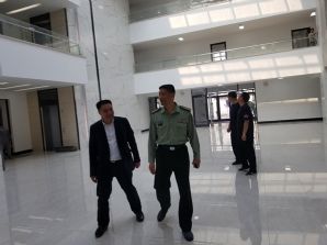 董事长许宝平视察部队工地