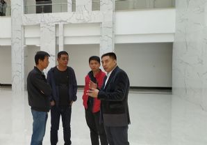 董事长许宝平视察部队工地
