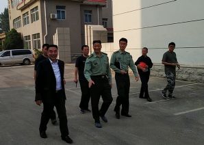 董事长许宝平视察部队工地
