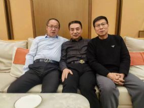 仕龙集团董事长同中医广播电视台辽宁站长孙松涛、吉林站长裴奔合影