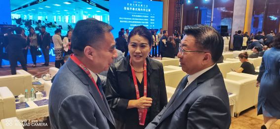 仕龙集团董事长许宝平与锦州市委书记刘克武、辽宁省江苏商会会长刘庆合影