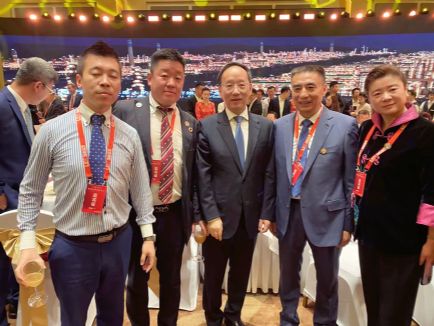 仕龙集团董事长许宝平与辽宁省委副书记省长李乐成等人合影